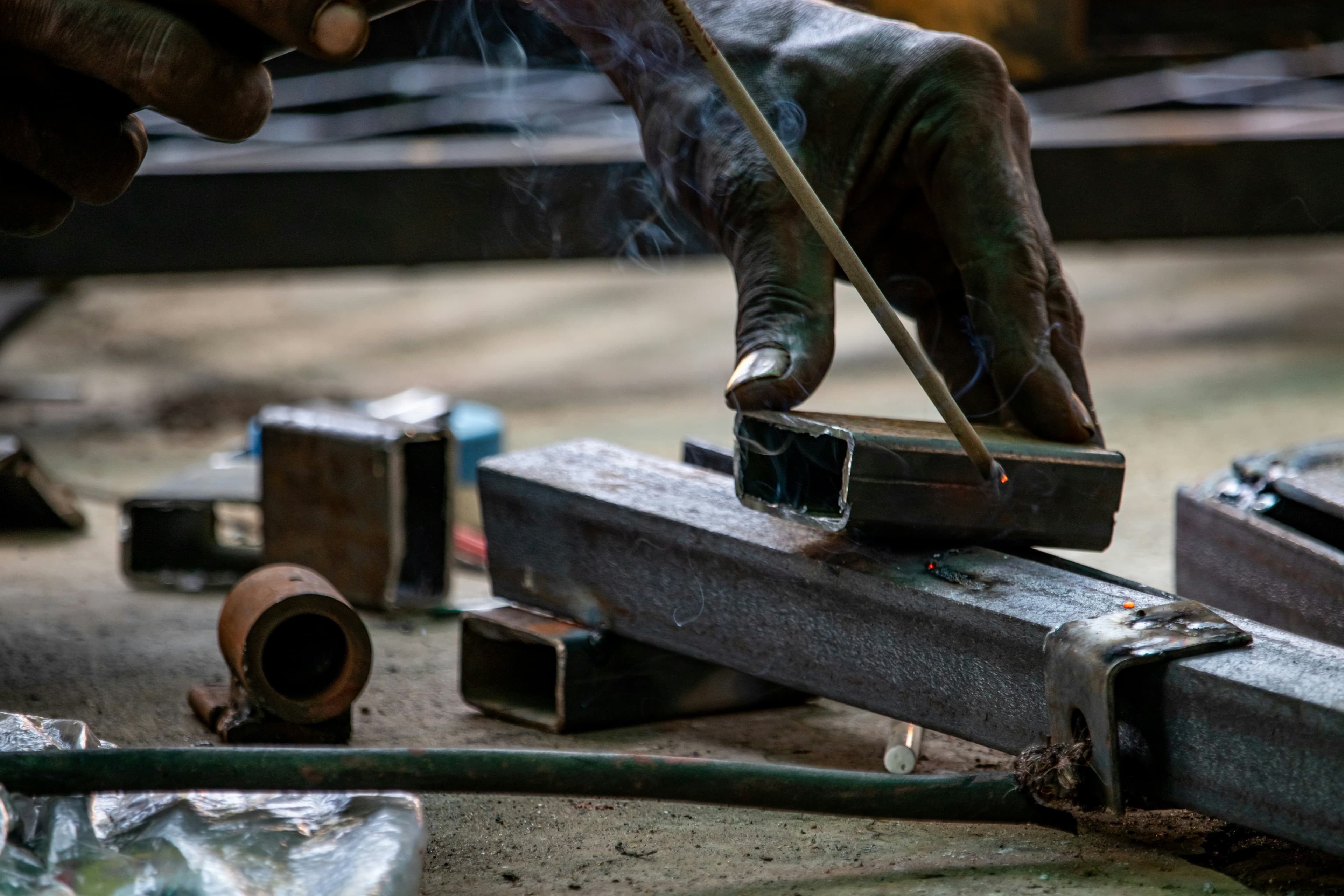Steel structure installation and finishing in a completed fabrication workflow